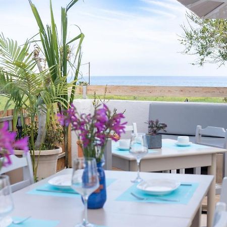 Banana Moon Aparthotel Adelianos Kampos Buitenkant foto