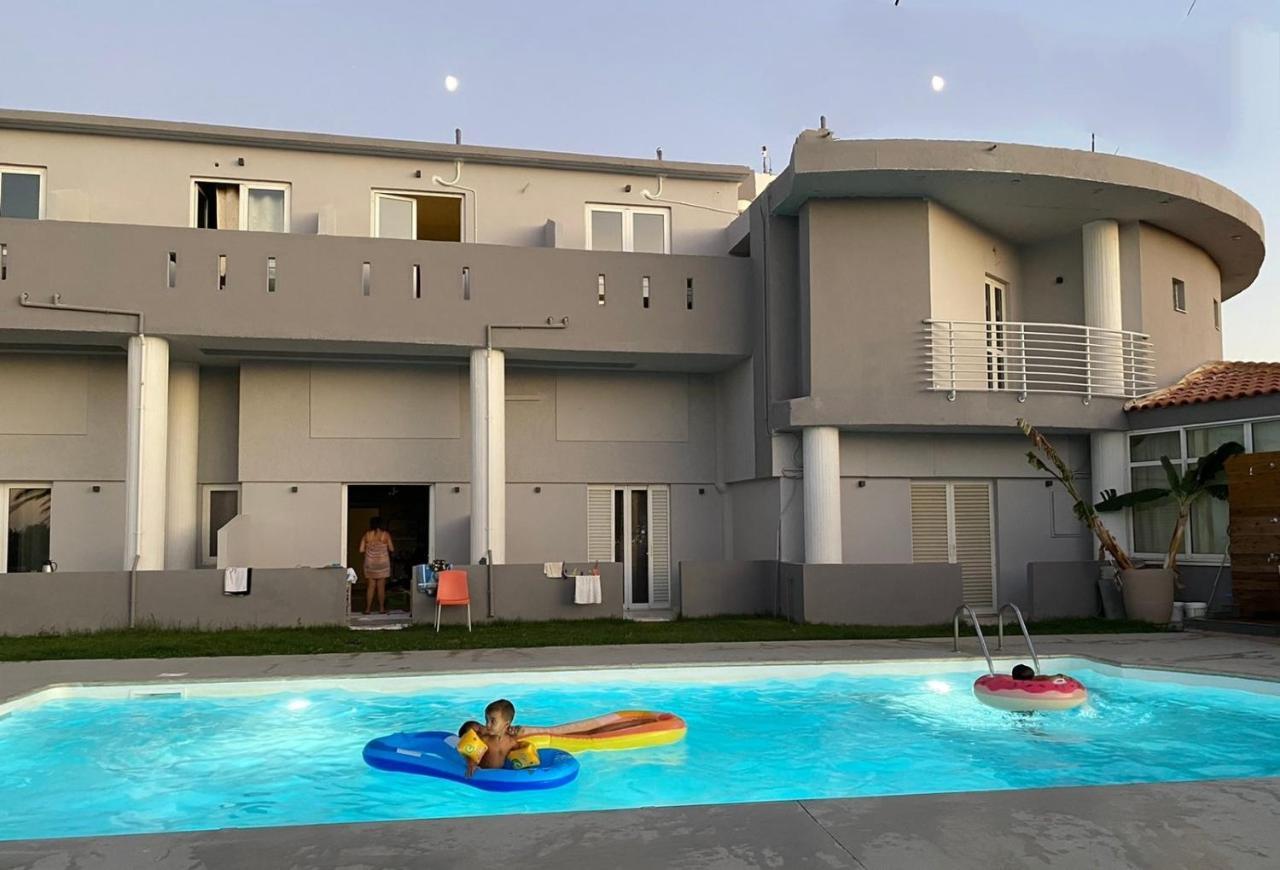 Banana Moon Aparthotel Adelianos Kampos Buitenkant foto