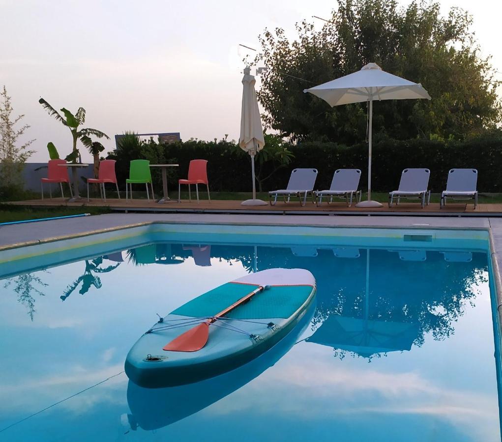 Banana Moon Aparthotel Adelianos Kampos Buitenkant foto