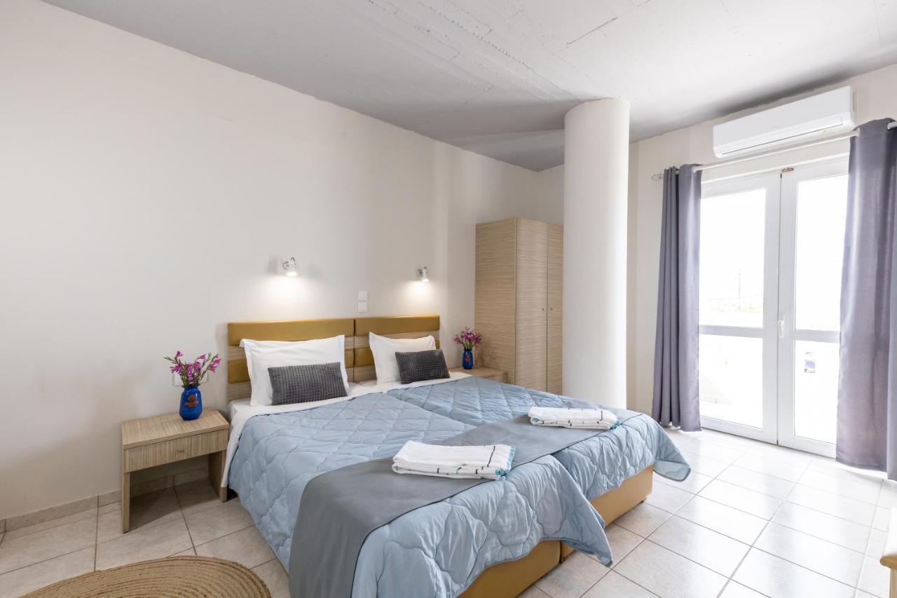 Banana Moon Aparthotel Adelianos Kampos Buitenkant foto