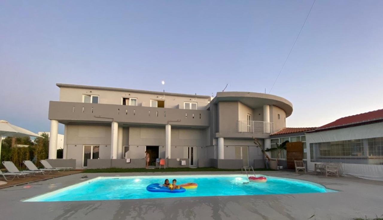 Banana Moon Aparthotel Adelianos Kampos Buitenkant foto