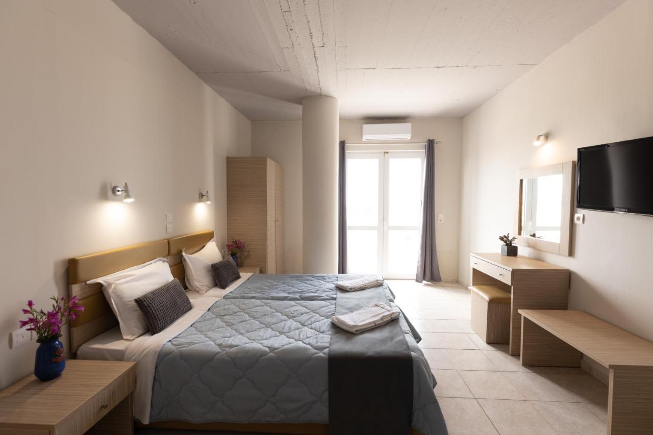 Banana Moon Aparthotel Adelianos Kampos Buitenkant foto