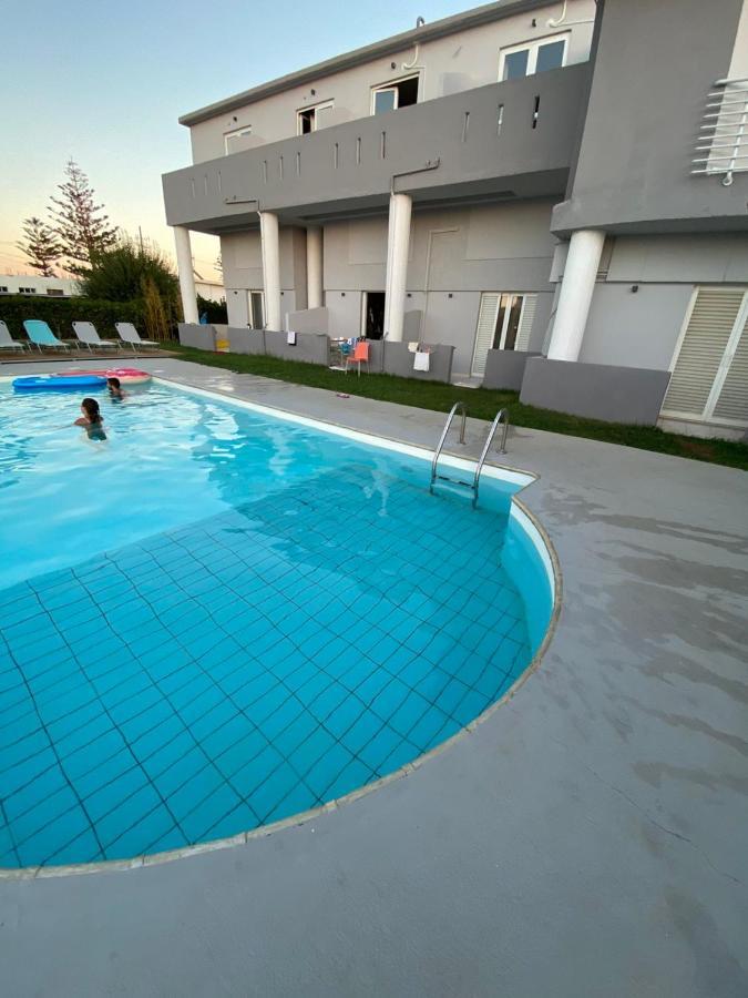 Banana Moon Aparthotel Adelianos Kampos Buitenkant foto