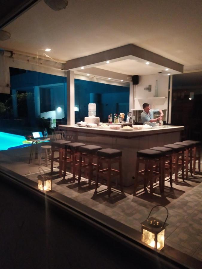 Banana Moon Aparthotel Adelianos Kampos Buitenkant foto