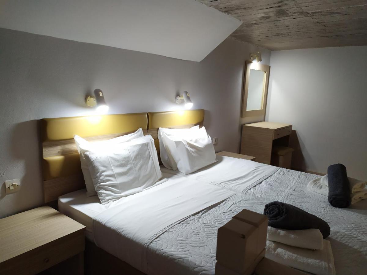 Banana Moon Aparthotel Adelianos Kampos Buitenkant foto