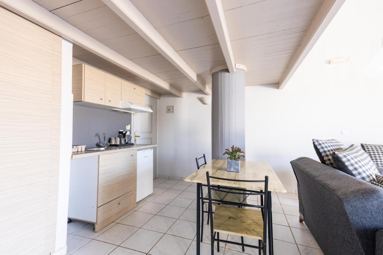 Banana Moon Aparthotel Adelianos Kampos Buitenkant foto