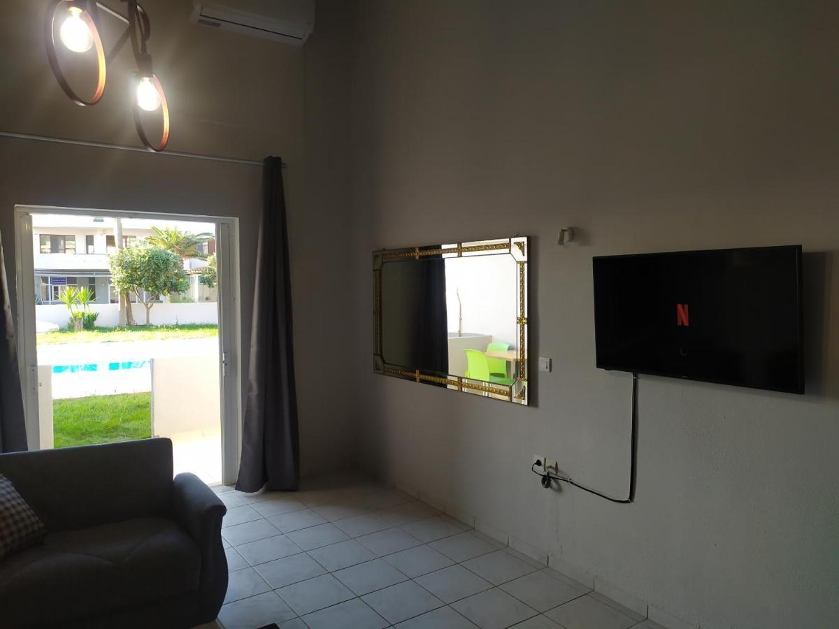 Banana Moon Aparthotel Adelianos Kampos Buitenkant foto