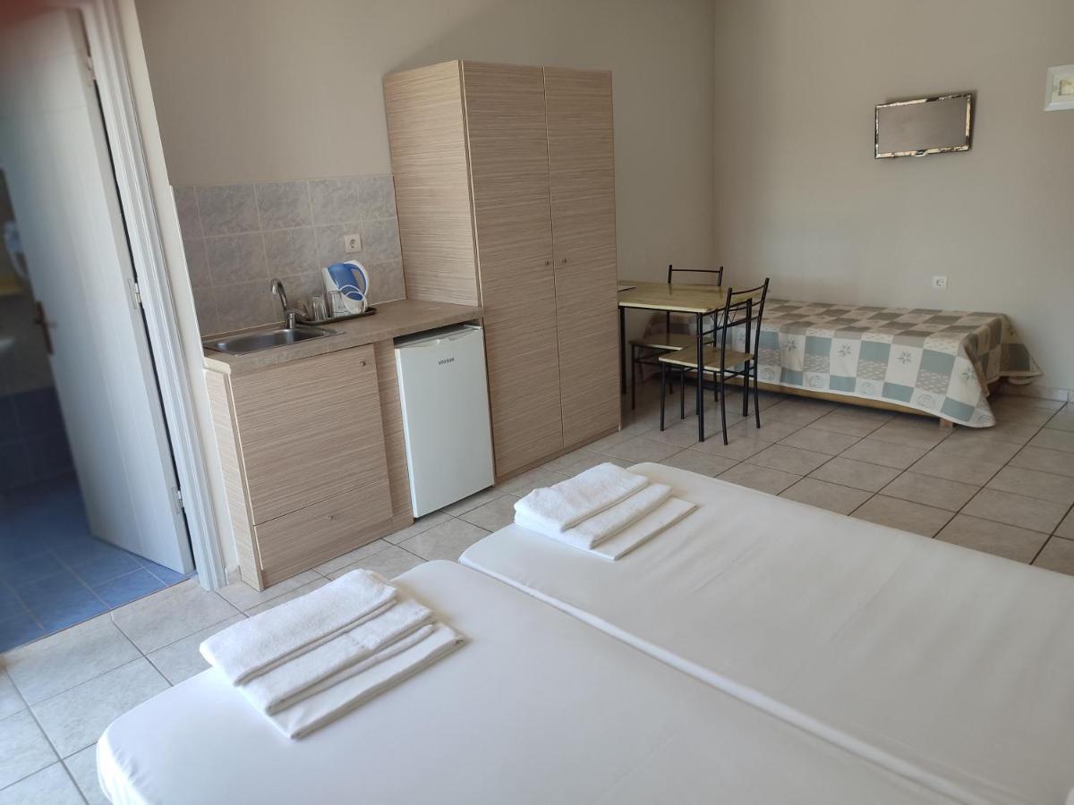 Banana Moon Aparthotel Adelianos Kampos Buitenkant foto