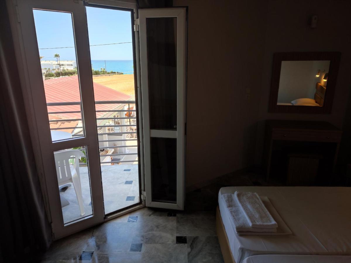 Banana Moon Aparthotel Adelianos Kampos Buitenkant foto
